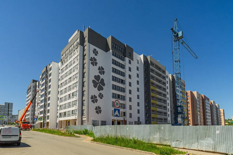 Двор ЖК Булгаковский парк с трёхуровневым озеленением